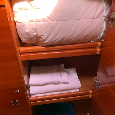 Barco Puravida Hotel na wodzie