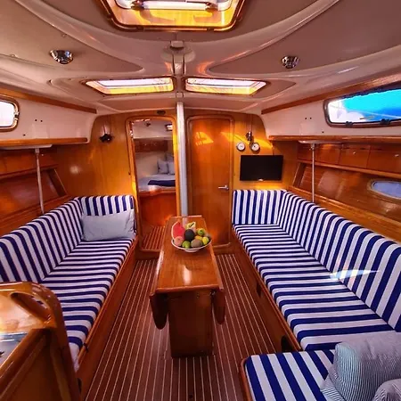 Barco Puravida Úszó hotel