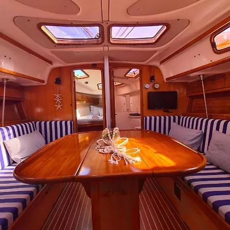 Barco Puravida Hotel na wodzie *