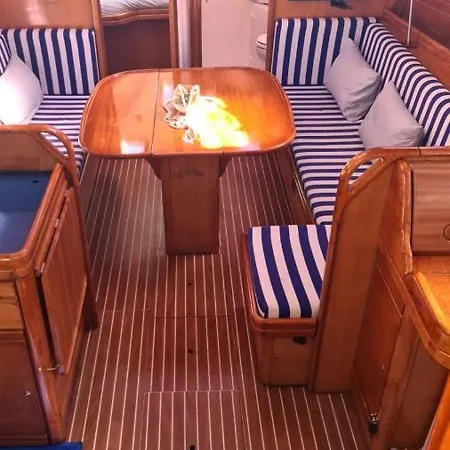 Barco Puravida Hotel na wodzie *