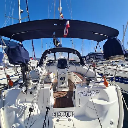 Barco Puravida Hotel na wodzie