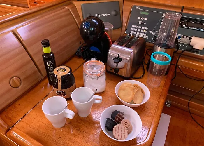 Barco Puravida Hotel na wodzie *