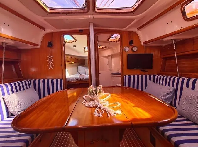 Barco Puravida Hotel na wodzie *