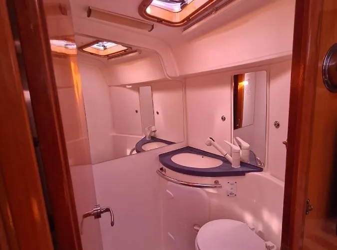 Hotel na wodzie Barco Puravida *